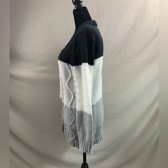 Light Color Block Cable Knit Cardigan - Picture 9 of 9